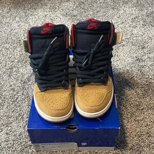 Nike High-Top Sneakers in Tan and Red Men Size 9